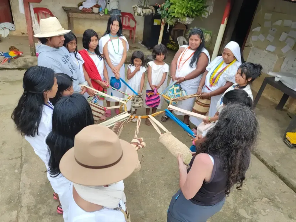wiwa women in a circle