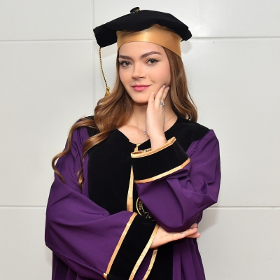 Portrait of Dr. Ana Morales, dermocosmetologist