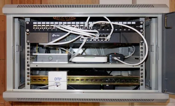 dépannage internet Angers / panne internet Angers / réparation Wi-Fi Angers / problème connexion internet Angers / internet lent Angers / dépannage réseau Angers / installateur internet Angers / Loire Antenne Multimedia / coupure internet Les Ponts-de-Cé / assistance internet Angers