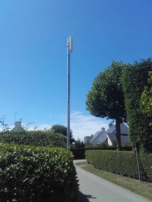 installation antenne Wi-Fi Angers / Wi-Fi extérieur maison / couverture Wi-Fi jardin / installateur Wi-Fi Angers / pont Wi-Fi Angers / Wi-Fi 6 extérieur / réseau sans fil extérieur / connexion dépendance maison / technicien Wi-Fi Les Ponts-de-Cé