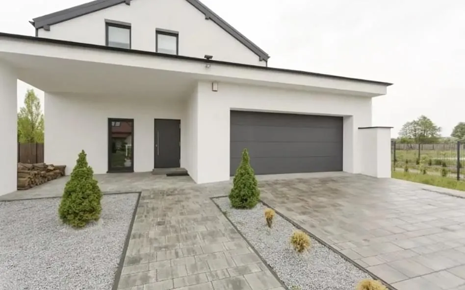 Tampa bay Concrete Pros installs driveways.