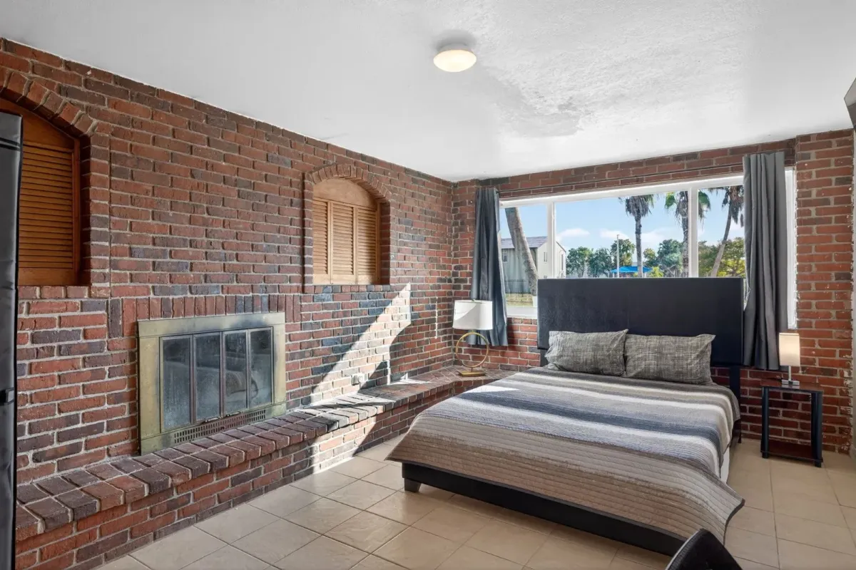 Centrally Located Fort Myers Home