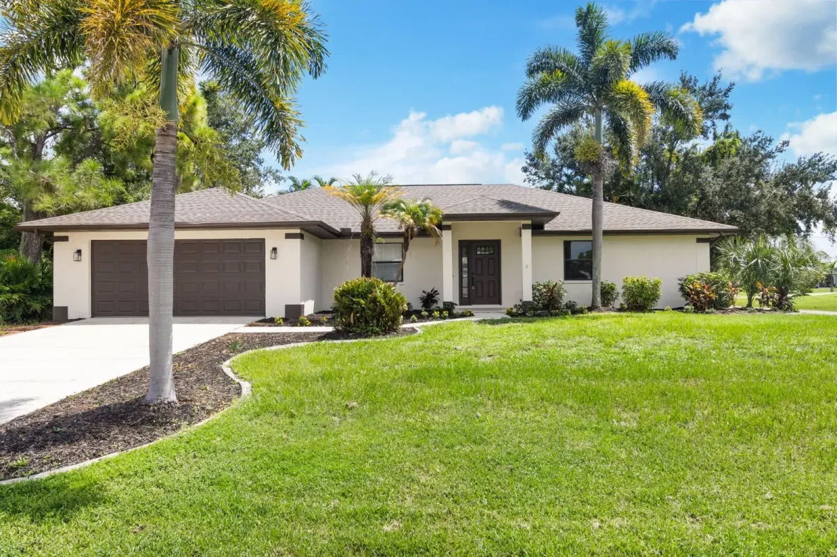 Centrally Located Fort Myers Home
