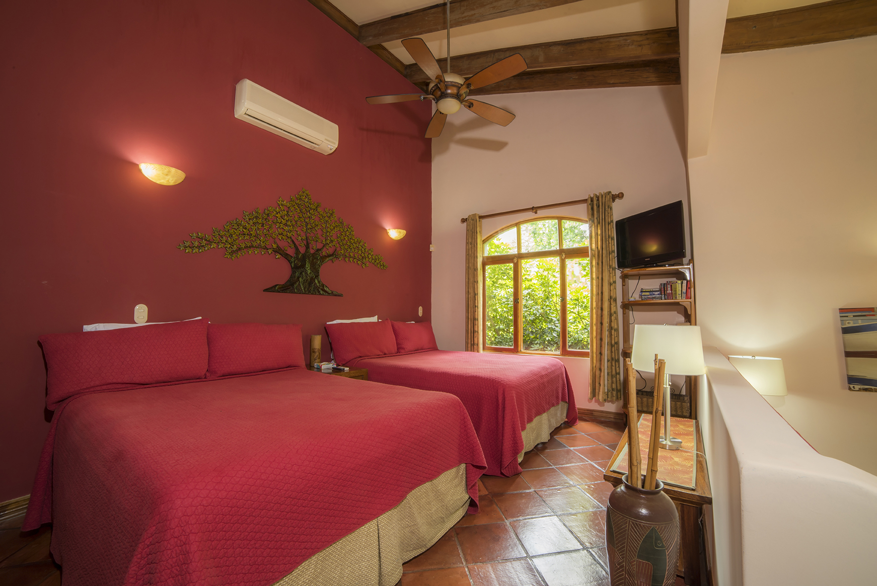 Bedroom with two beds inside Casa Buen Dia