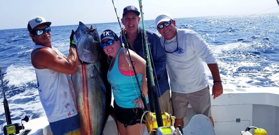 Big Yellow Fin Tuna with a satisfied group of customers! 