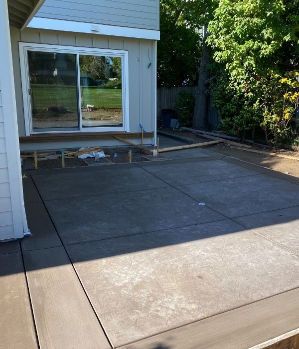 Decorative stamped patio with custom texture by Resendiz M Construction.