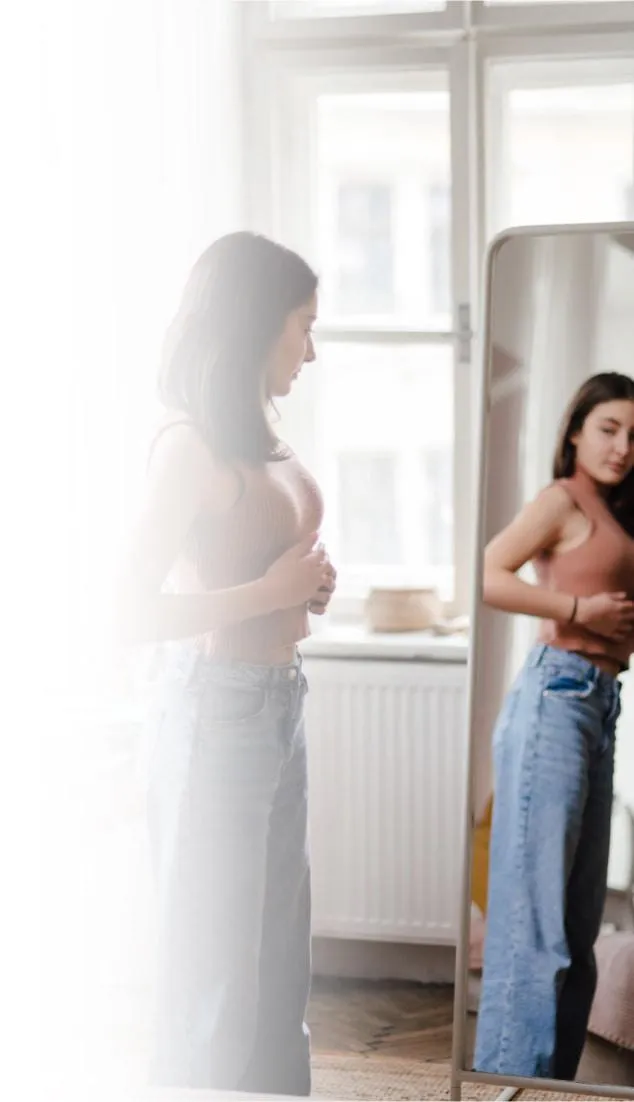 a fit lady in mirror