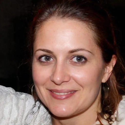 Isabella D. - New York, USA