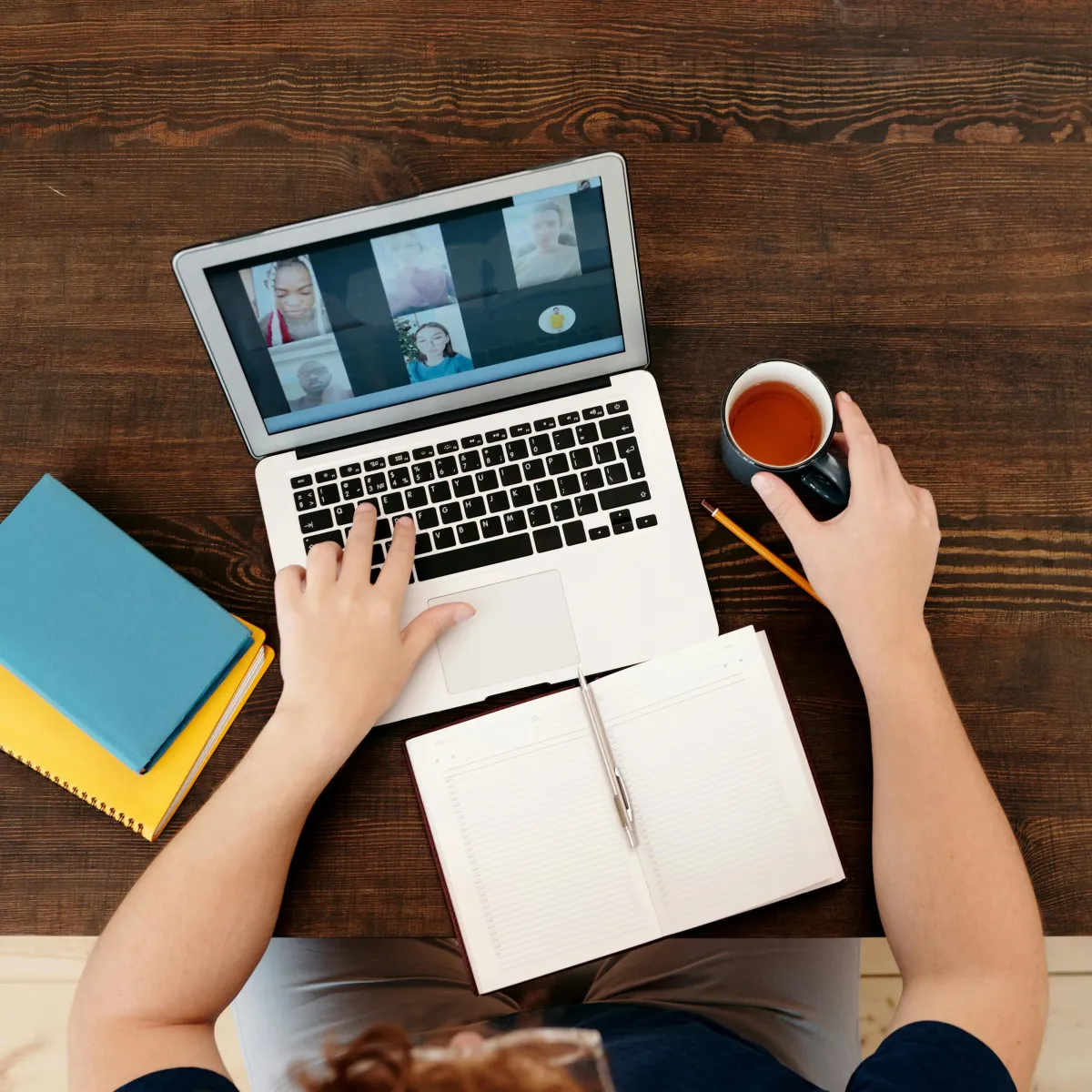 parent taking online course about how to help your child have the best school year ever