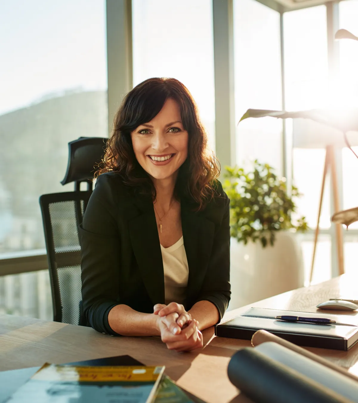 Laboratory setting with microscope