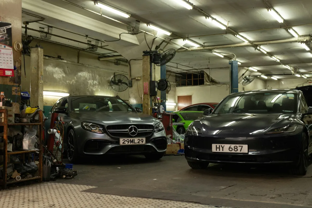 mechanic workshop epoxy floor with cars