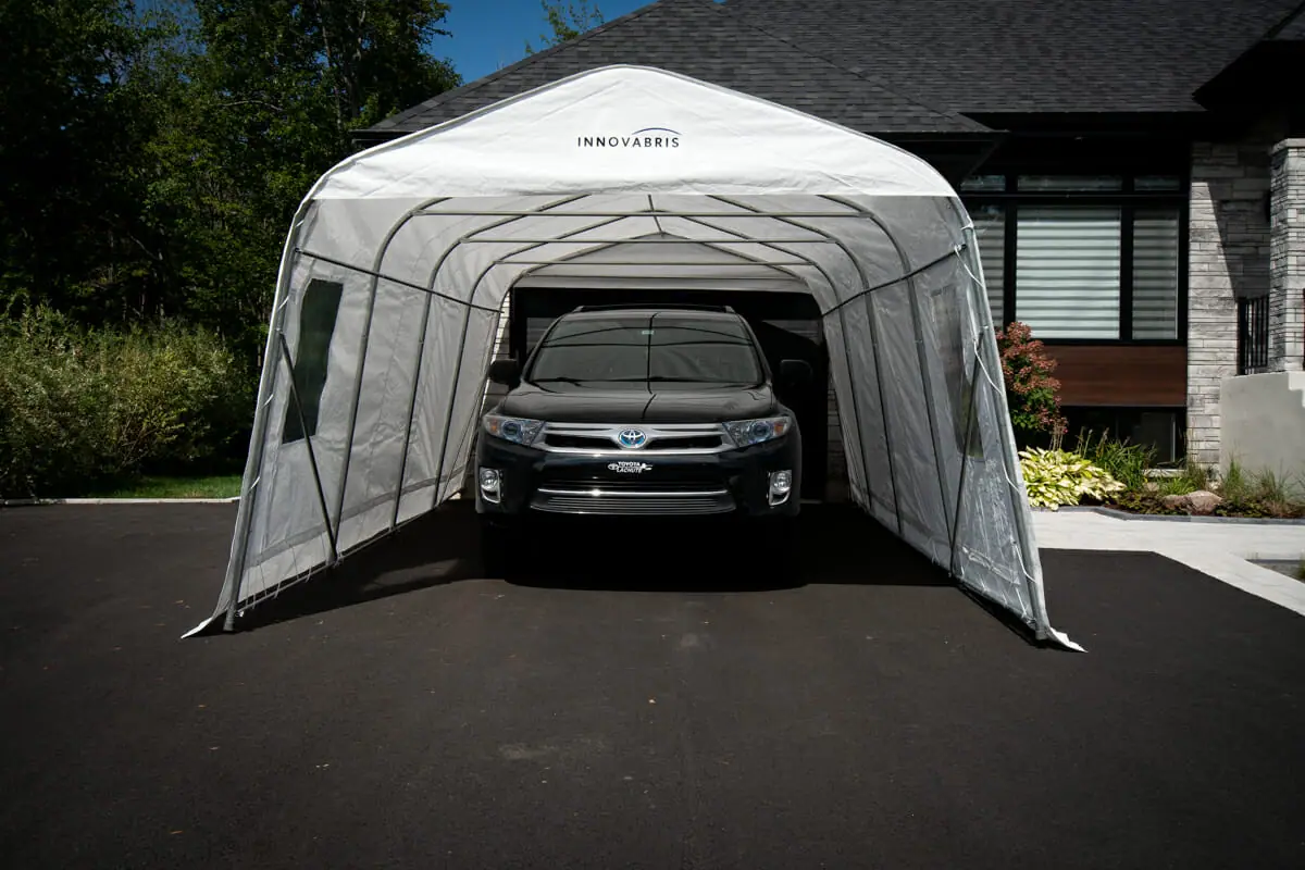 people eating inside of cafeteria during daytime