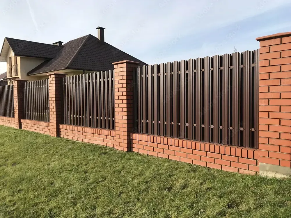 fence installers installing a fence
