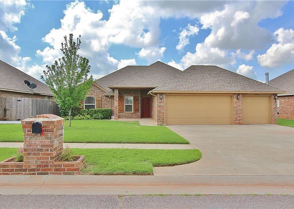 Dallas Concrete builds and installs driveway