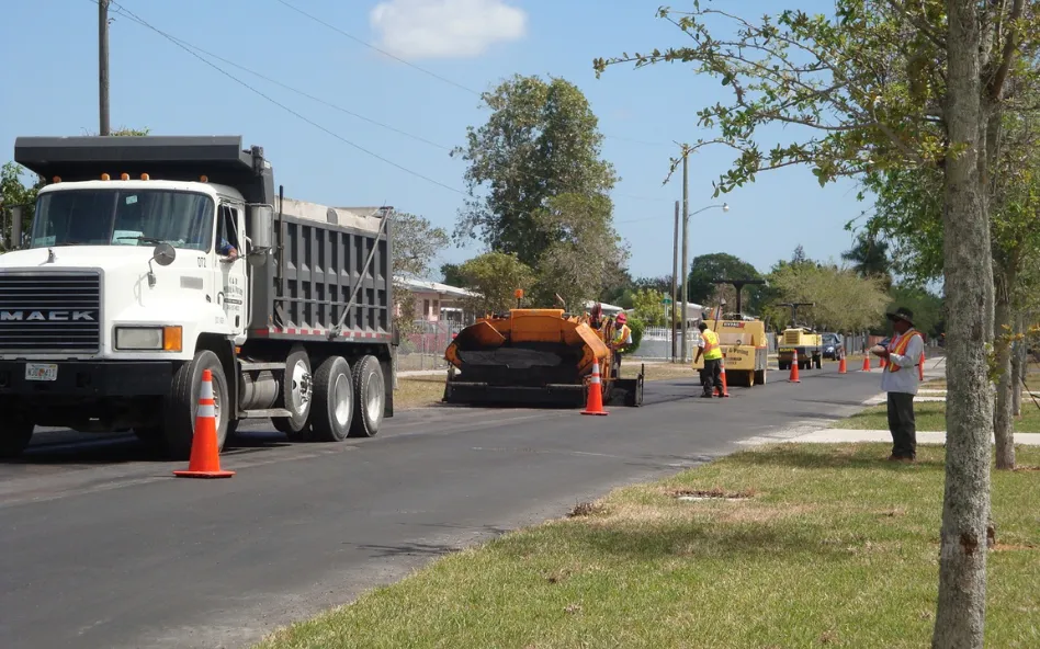 Pompano Beach Concrete constructs new driveways using pavers.