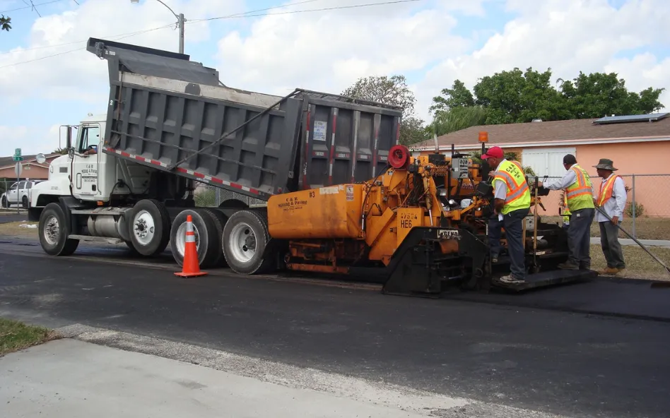 Pompano Beach Concrete constructs new driveways.