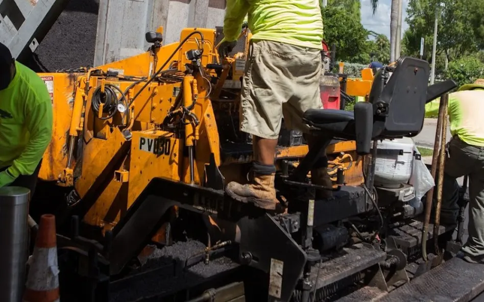 Pompano Beach Concrete constructs new driveways.