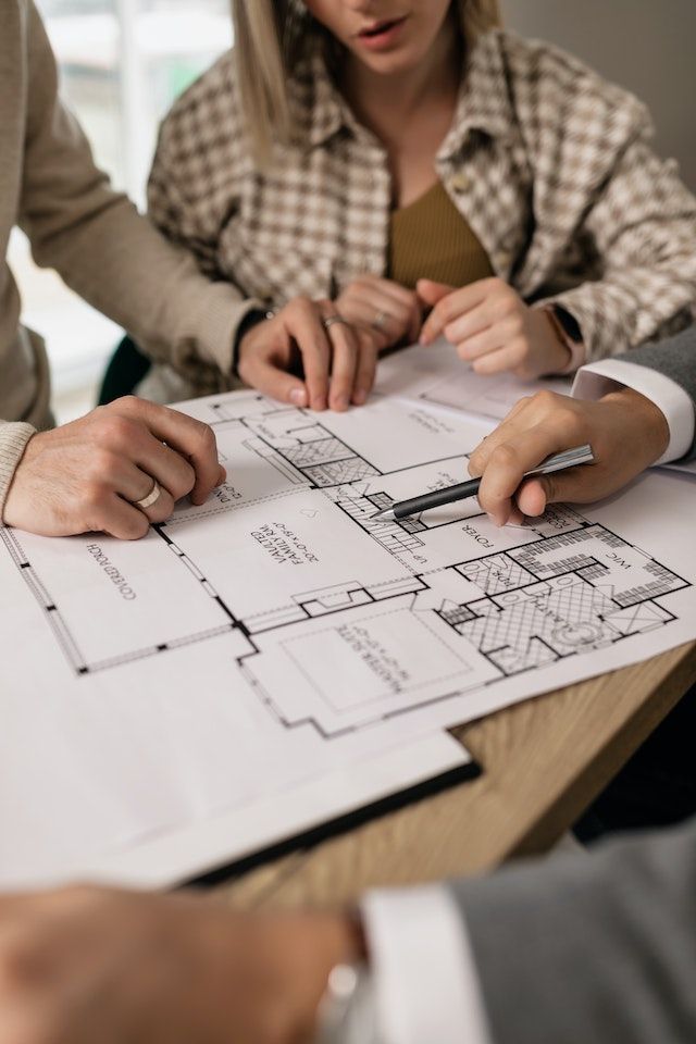 UK contractors collaborating over plans on site