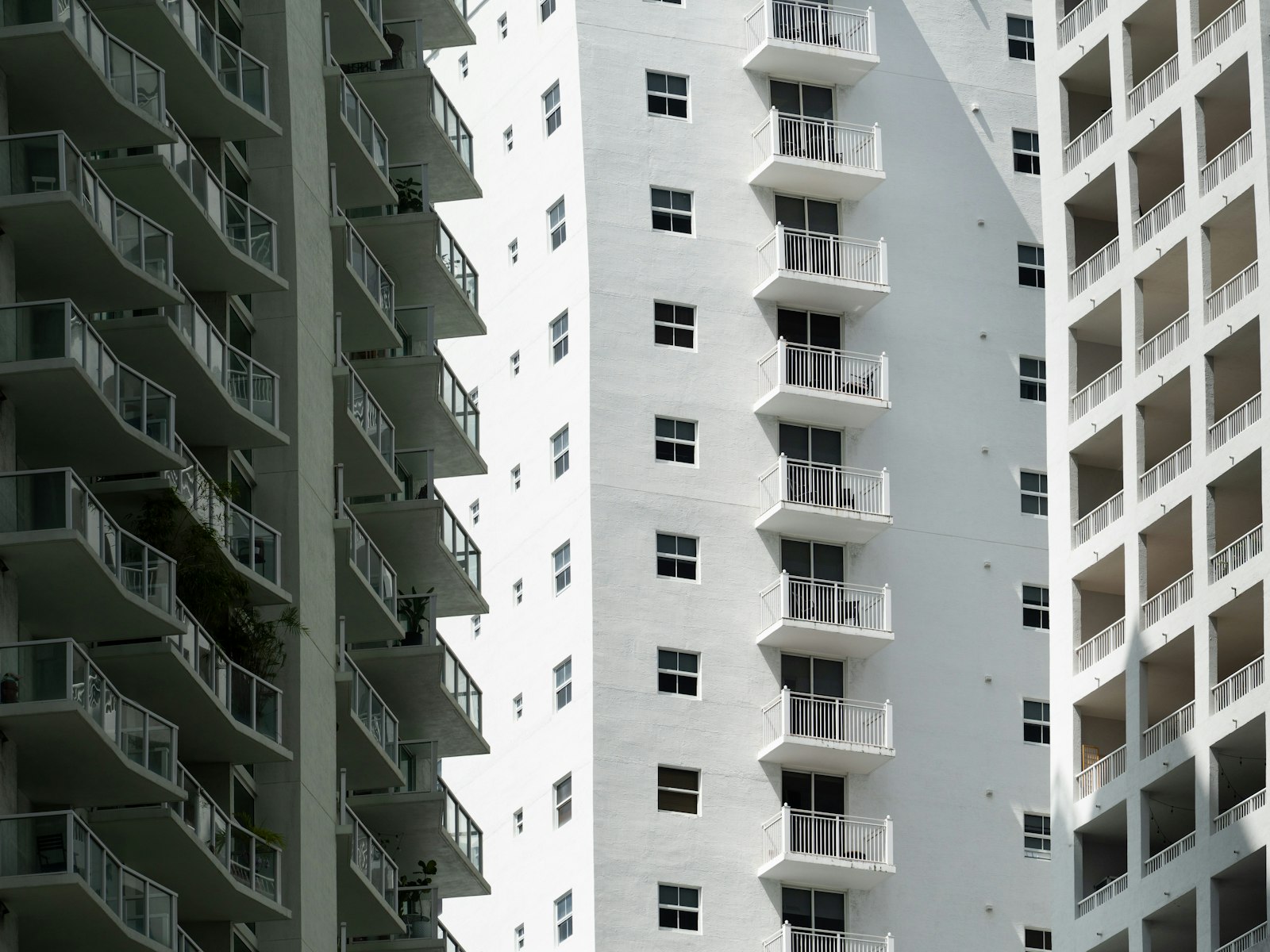 Florida's Updated Guardrail Height Code: What It Means for Balconies and Breezeways on Older SWFL Condos