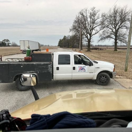I-55 Truck & Trailer Repair service pickup arriving on a rural roadside call