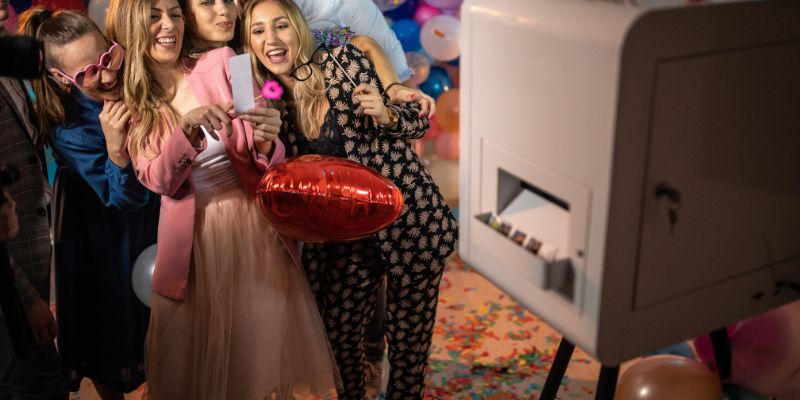 Standee Photo Booth Benefits: Why Event Planners Recommend Them