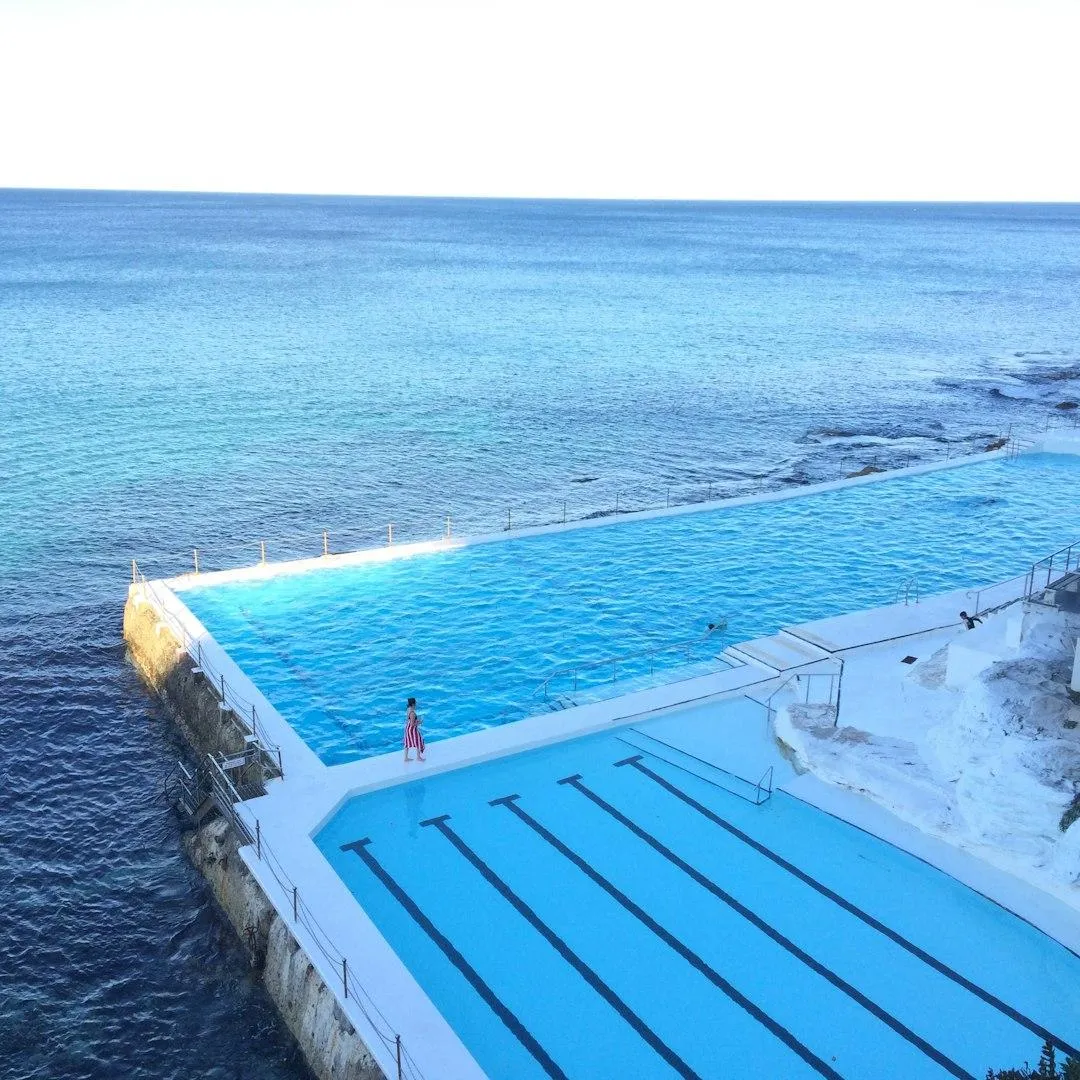 how do swimming pool pumps work