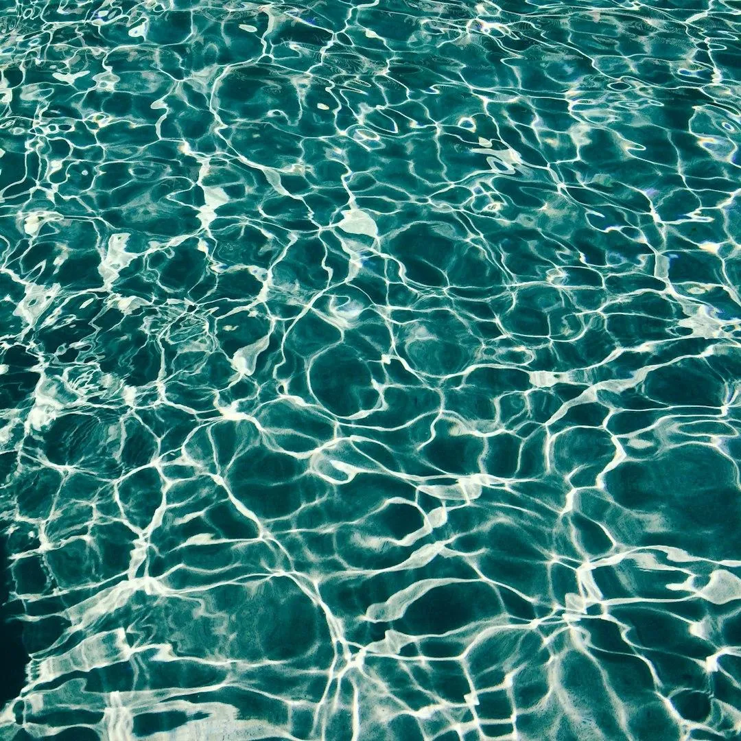 how do swimming pool pumps work