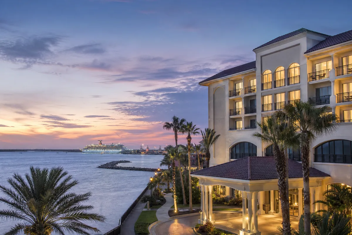 Hotels near Galveston cruise port.