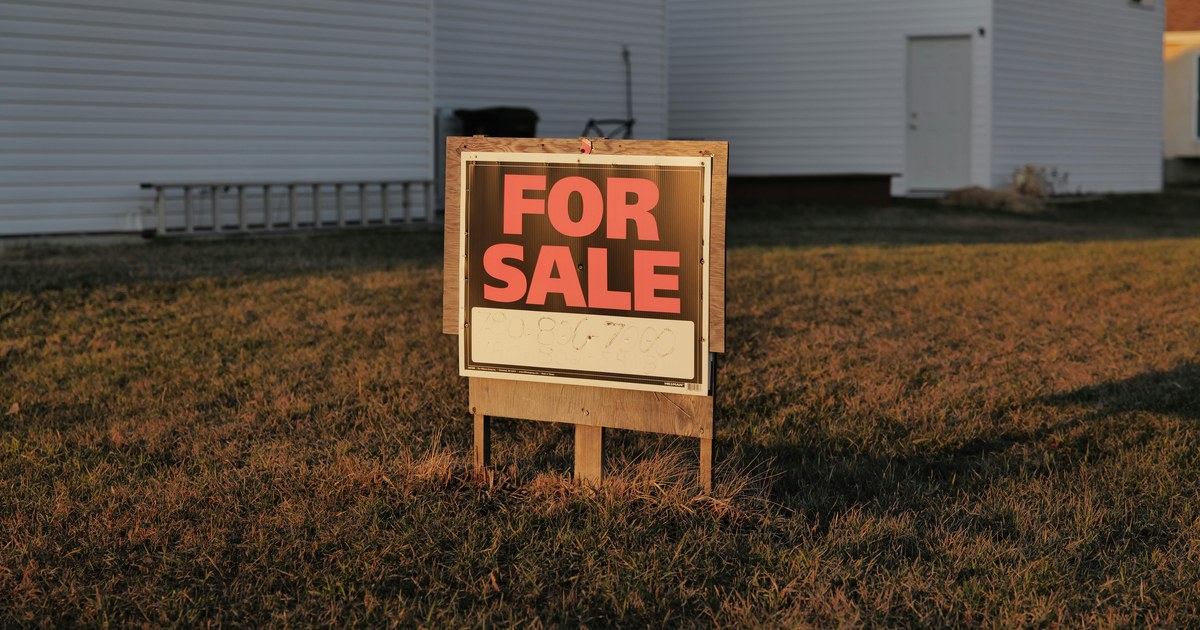 Arizona short sale vs foreclosure with a for-sale sign at sunset