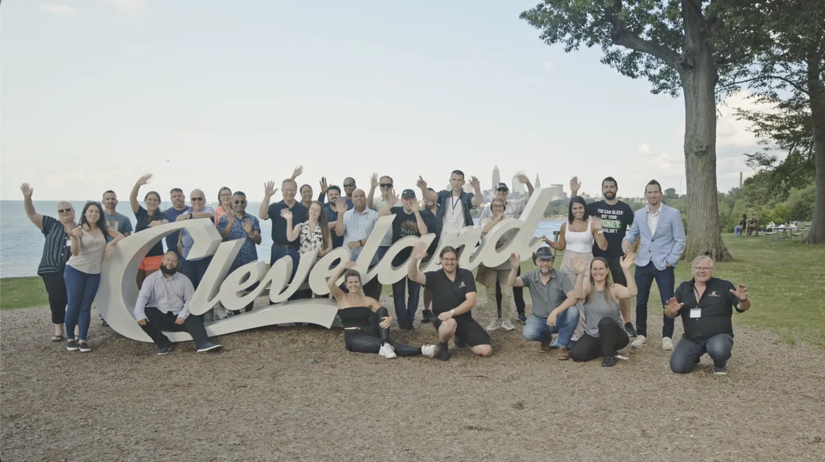 EPIC Bus Tour group at the Cleveland sign