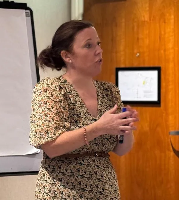 Founder and mentor Sarah Capewell running a visibility hotseat for tutors