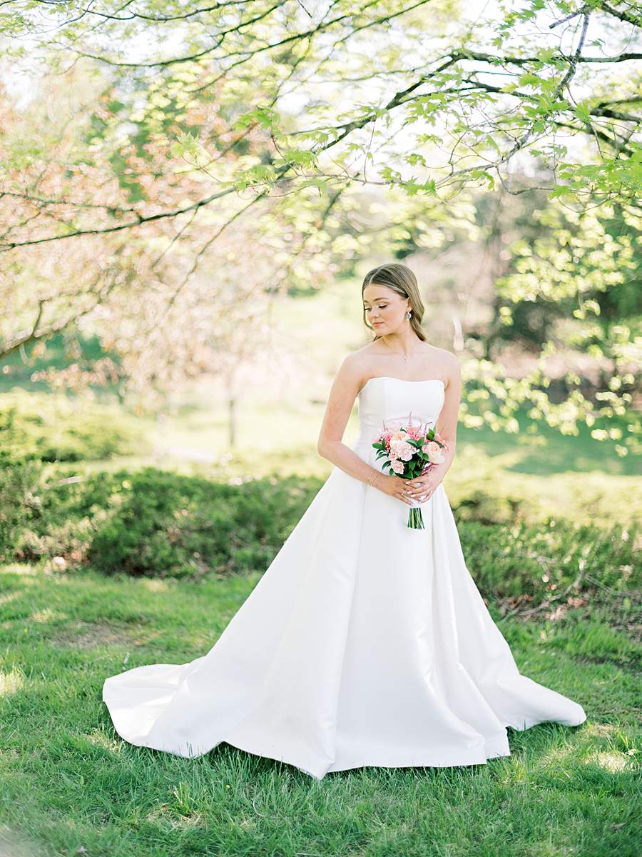 Spring bridal portrait at the lake house wedding venue in east tn.