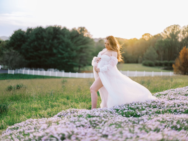What to Wear for Your Maternity Session