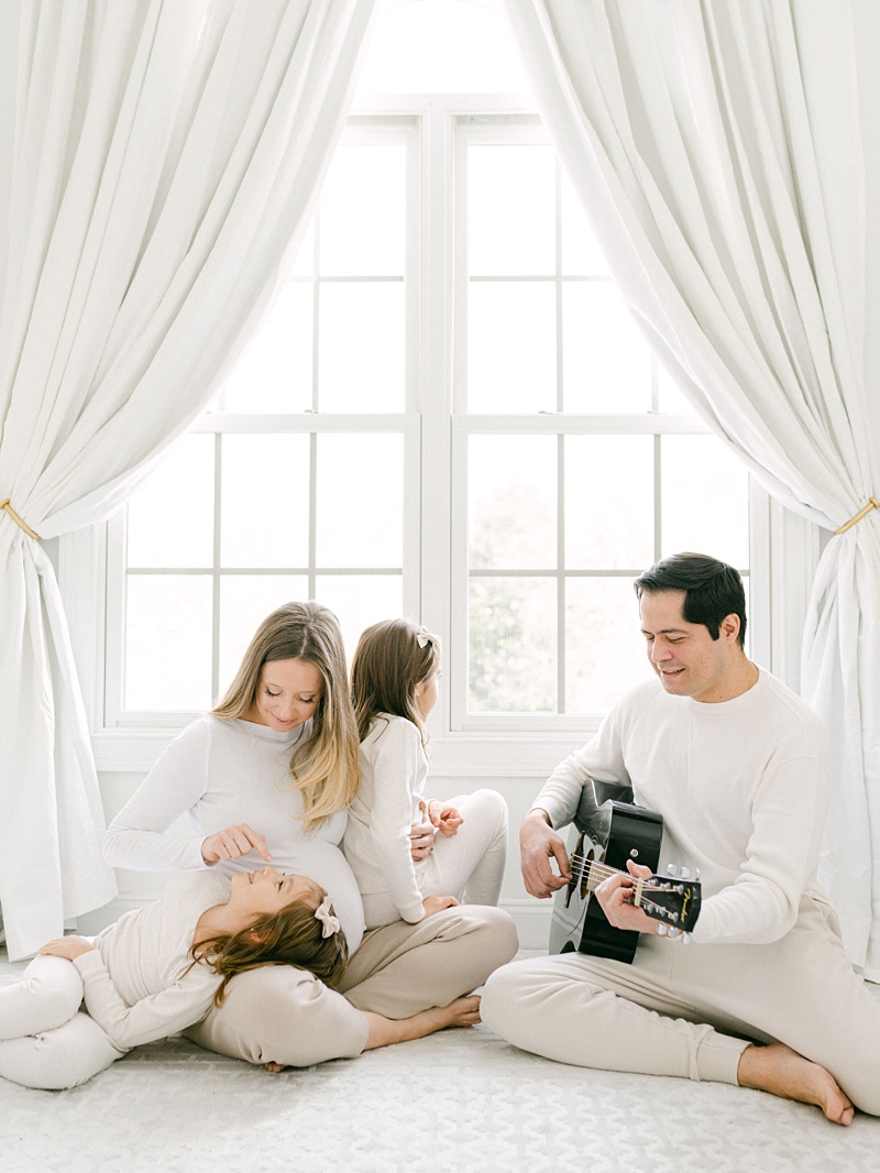 East Tennessee maternity photography intimate family session