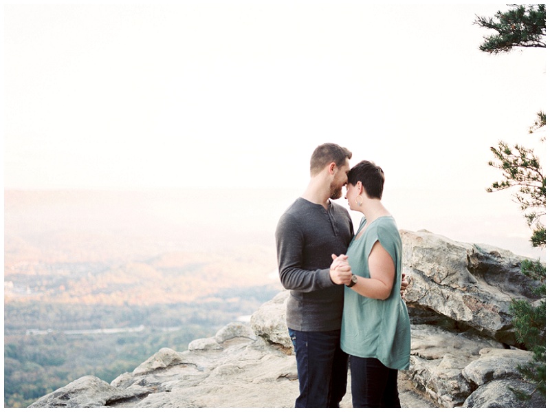 chattanooga tn engagement photos romantic mountain overlook session