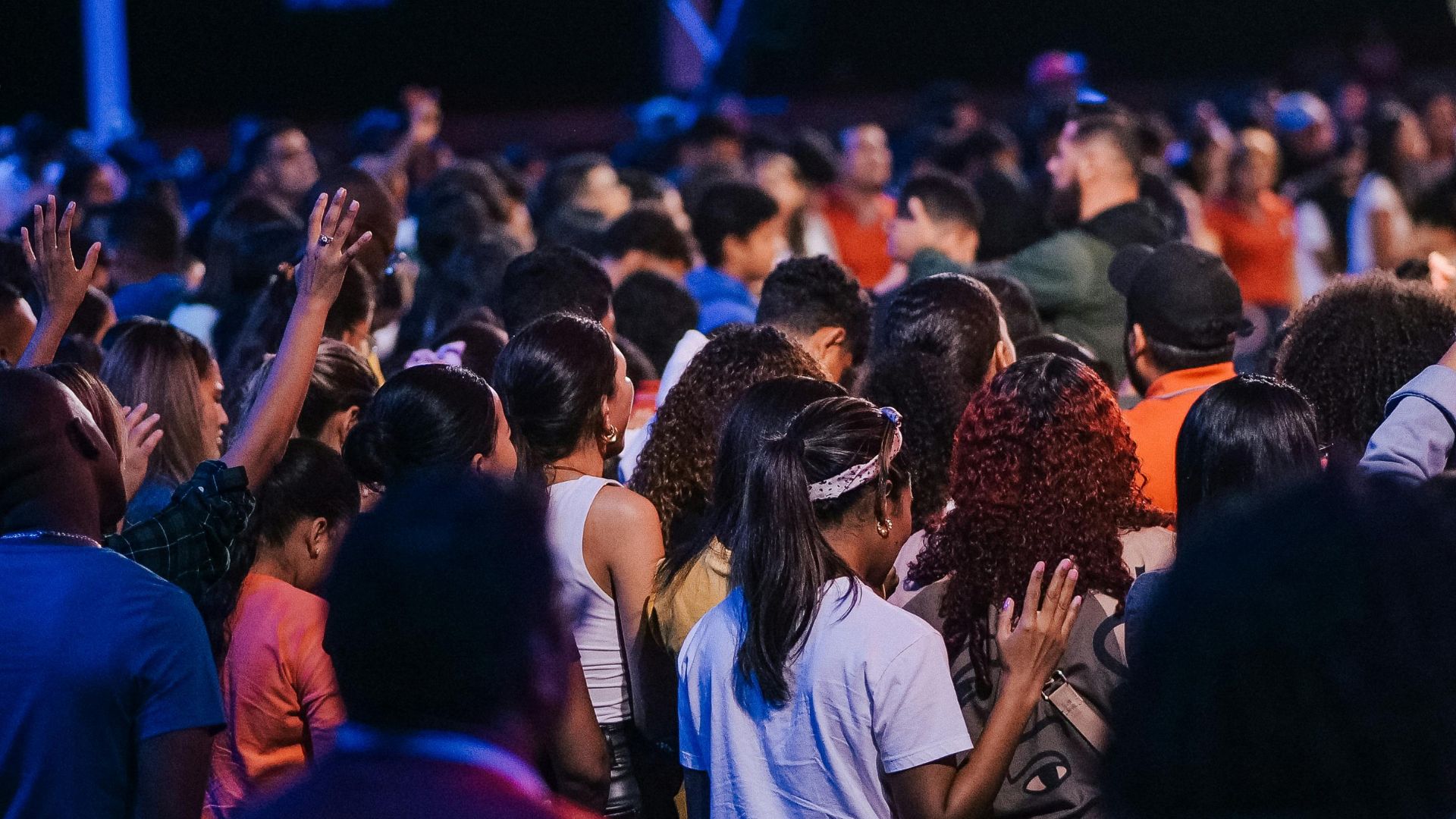 DurYah speaking on stage
