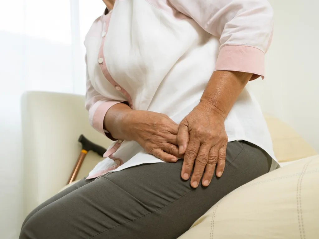 Dolore all'anca: quando l'osteopatia può aiutare e quando serve il medico