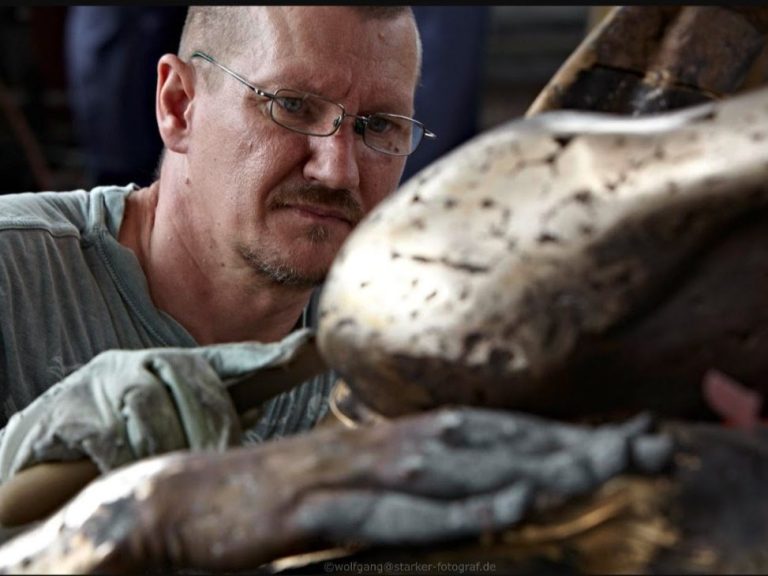 Großformatiges Porträt des präsentierten Werks