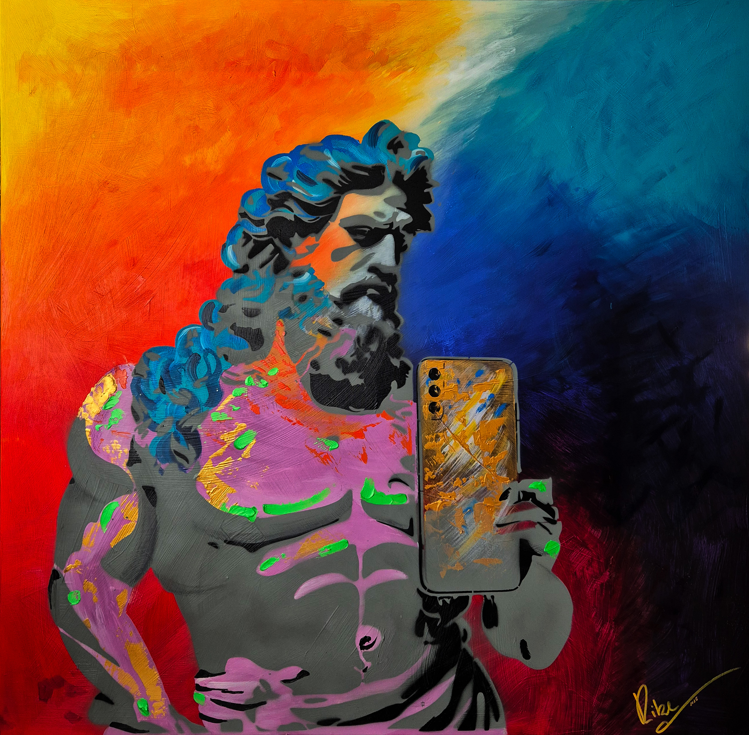 „Selfie 2“ – Stencil-Pop-Art-Gemälde einer antik wirkenden männlichen Figur mit Smartphone-Selfie, graue Körperflächen mit Neon-Spritzern vor leuchtendem Rot-Blau-Farbverlauf (Rike Wölke).