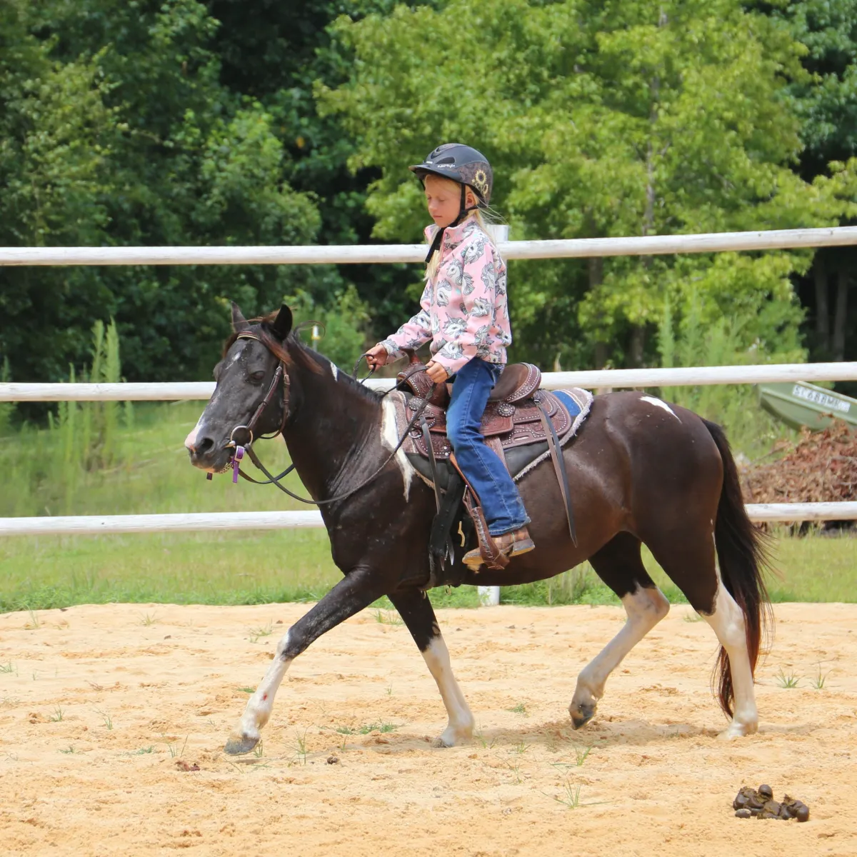 Girl is riding western in a jog at her lesson 