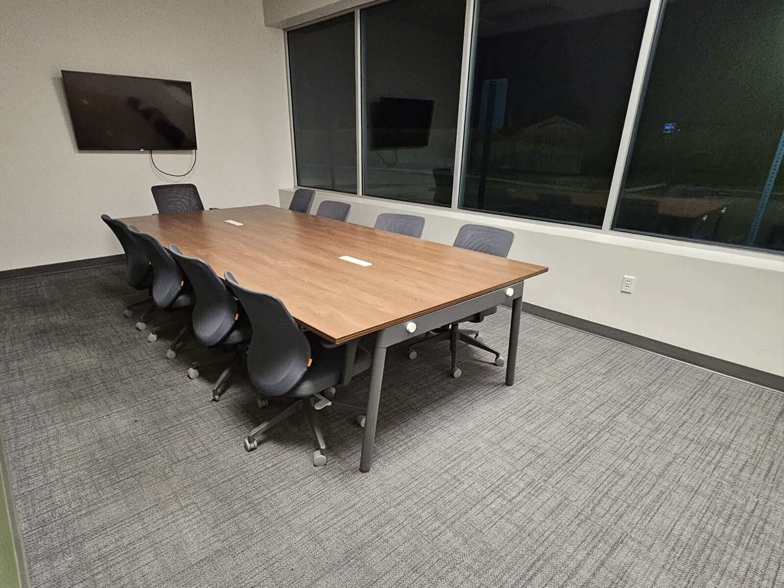 Professional conference room cleaning for corporate offices in Boulder.