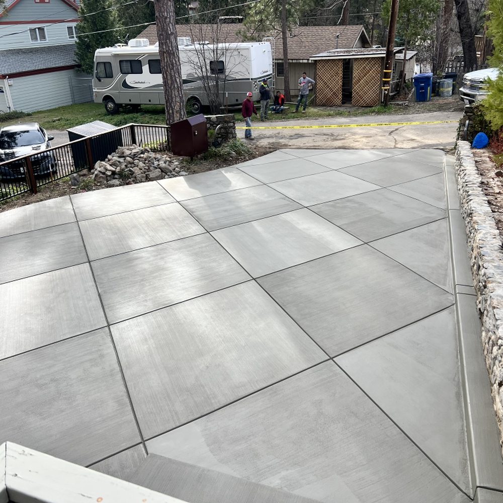 Los Banos Concrete builds and installs driveways