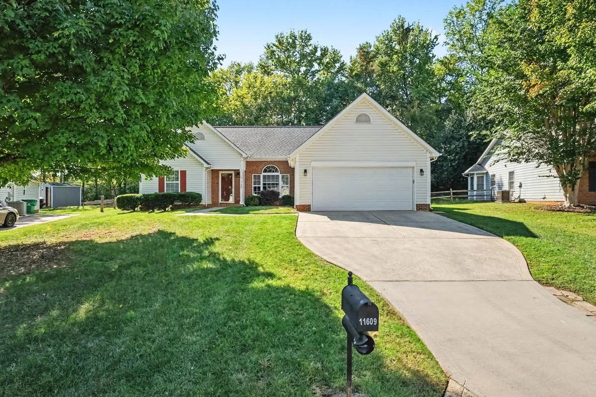 Single-Story Home for Sale in Charlotte NC | 11609 Long Forest