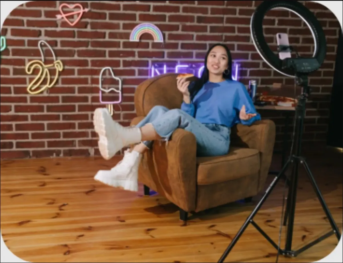 Imagen de Smantha Liu creando contenido