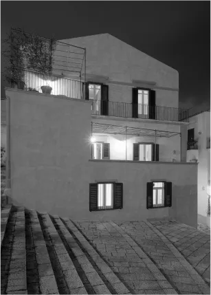 9 KNIGHTSBRIDGE COURT