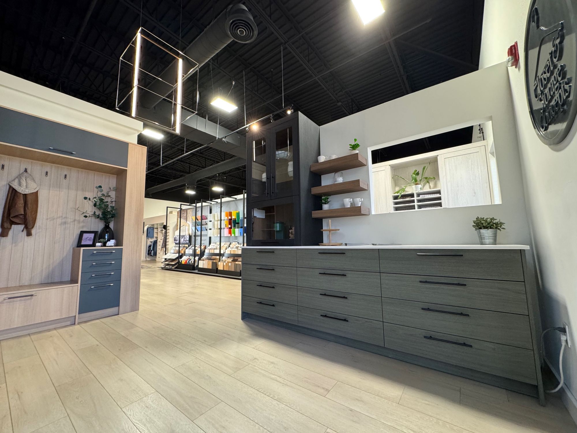 Entryway Coffee Bar UNILIN finish Concept 32 showroom