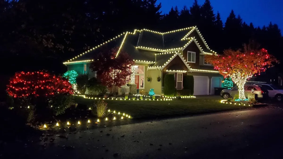 Seattle holiday light installers