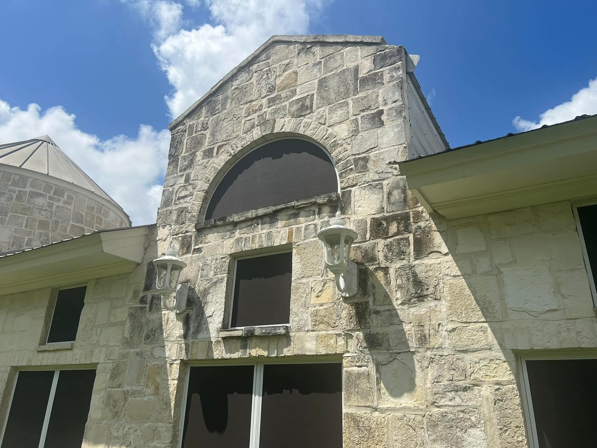 Before Maddux Pro Wash house siding in Goliad County