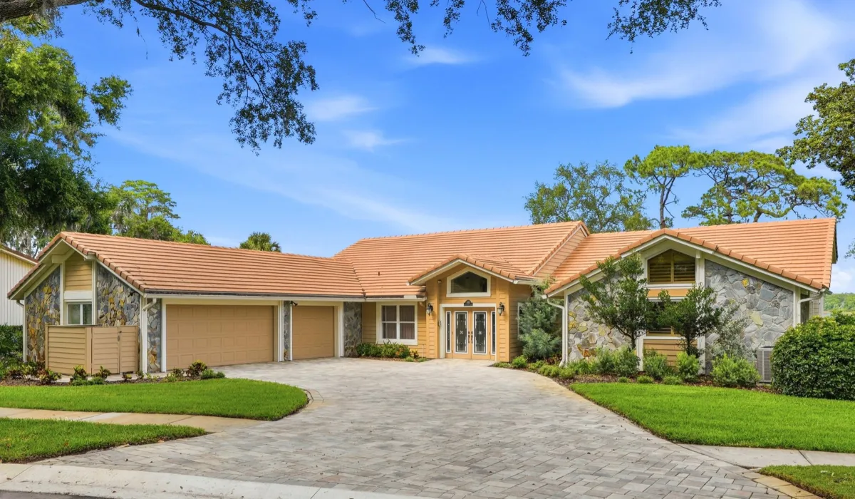 3493 Shoreline Cir Lake Tarpon Waterfront home For Sale Palm Harbor, FL