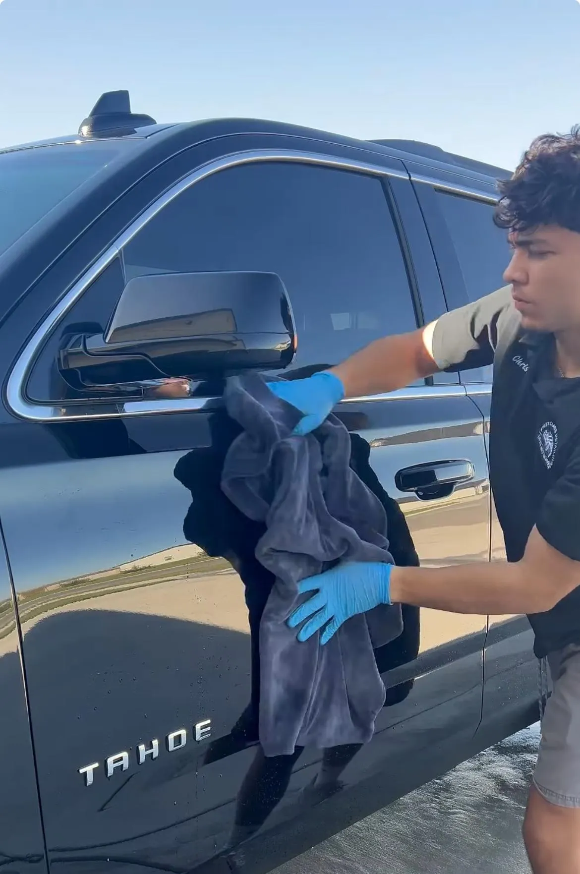 Wash and wax auto detailing